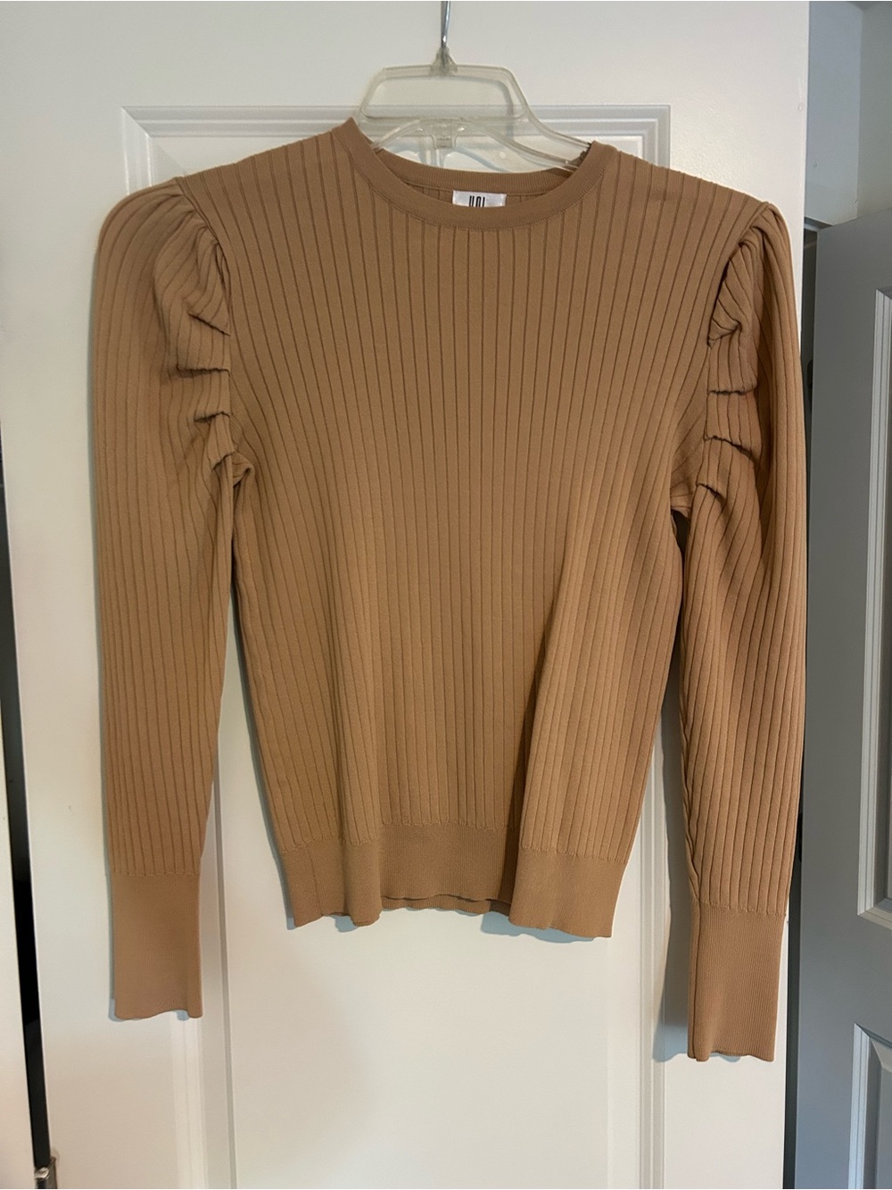 Ribbed Puff-Sleeve Long Sleeve Top in Camel Brown